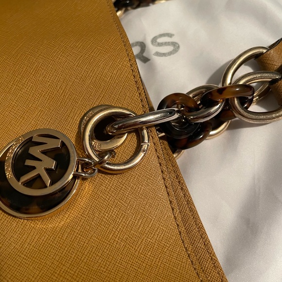 AUTHENTIC Michael Kors Tote - Picture 4 of 10